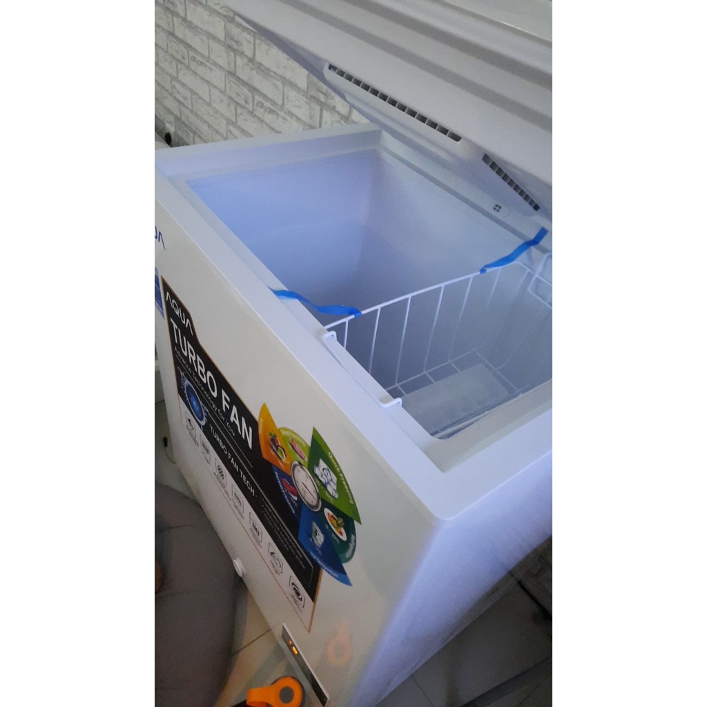 Chest freezer AQUA AQF 150 TF Pintu Kaca Anti Gores 146 Liter TANPA BUNGA ES Turbo Fan