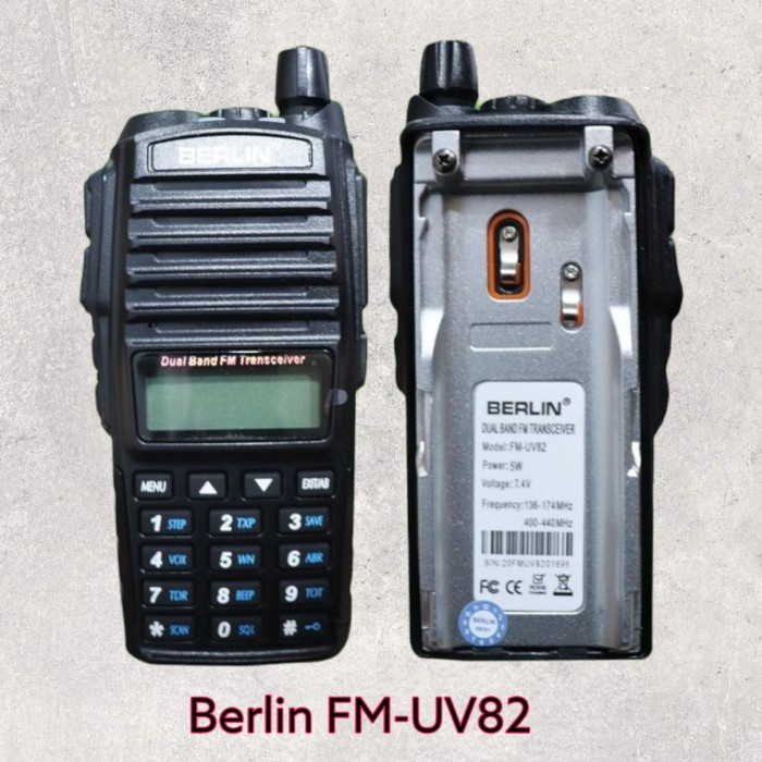 RADIO HT WALKIE TALKIE BERLIN FM UV82