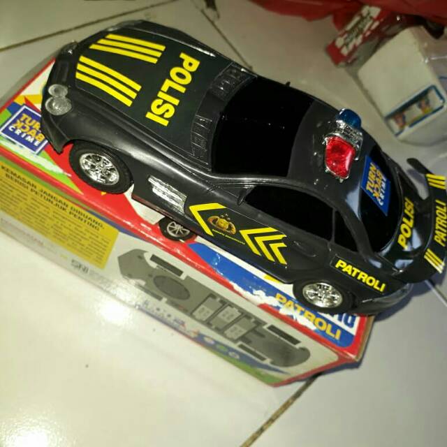 Mobil polisi jln lampu musik