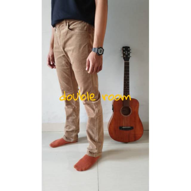 Isuga Celana Corduroy khaki