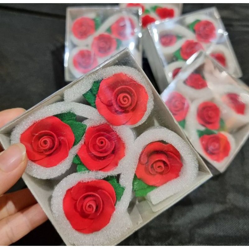

Gumpaste Rose Merah