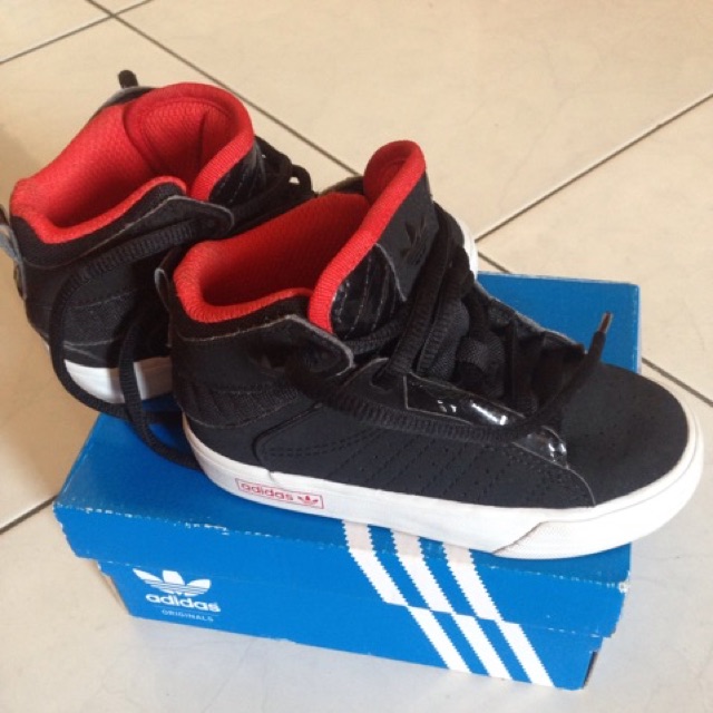 Preloved sepatu anak/kids/baby adidas second bekas original