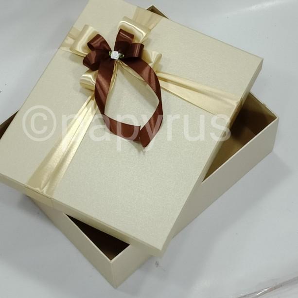 

➦ Papyrus 25x30cm Tinggi 10cm Kotak Kado Gift Box ●