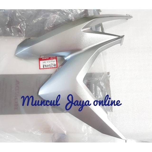 Cover Tebeng Sayap Kanan Vario 150 Led Terbaru 2018 Silver 64501-K59-A70ZS