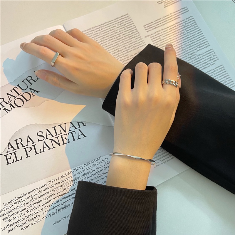 Gelang Cincin Gelombang Adjustable Gaya Minimalis