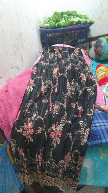 Couple Batik Cbpjp03 Kemeja Pria Tangan Panjang Dan Rok Prisket Panjang Wanita Bunga Rambat Hitam