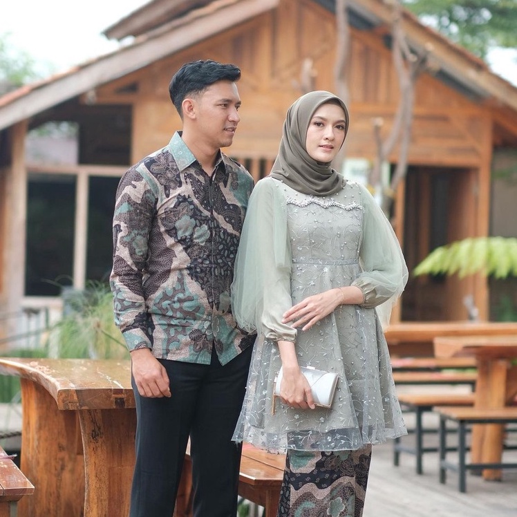 Batik Couple Kebaya Modern Kebaya Wisuda Tunangan Lamaran Baju Kondangan Terbaru Kebaya Couple 2022 Dress Bridesmaid Model Kebaya Tunik Batik Kekinian Seragam Wedding Pernikahan