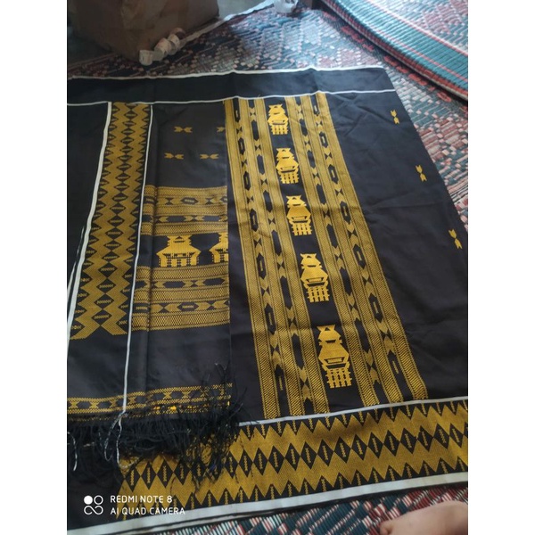 set pakaian tradisional karo Rumah Adat