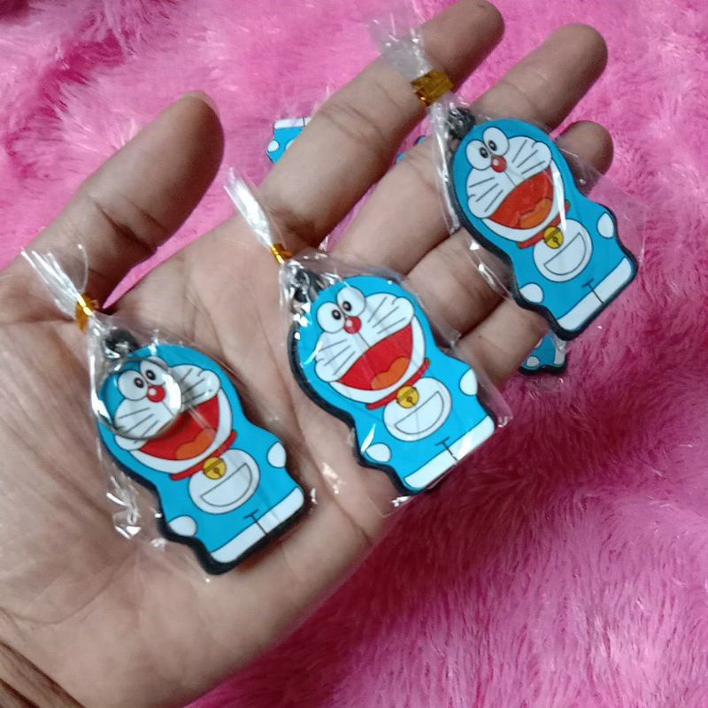 SOUVENIR NIKAHAN GANTUNGAN KUNCI / KEY CHAIN DORAEMON CUTE SUDAH DI PACK PLASTIK PER PCS