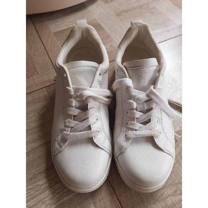 Sepatu Pull & Bear Preloved