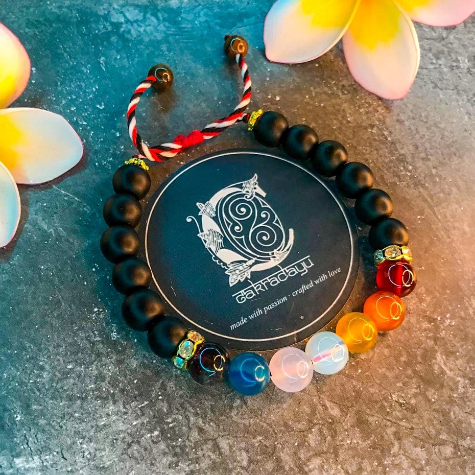 Gelang Tridatu Cakra 7 Batu Kristal dengan Onyx Stone - Gelang Energi Chakra untuk Konsentrasi dan Kejernihan Pikiran