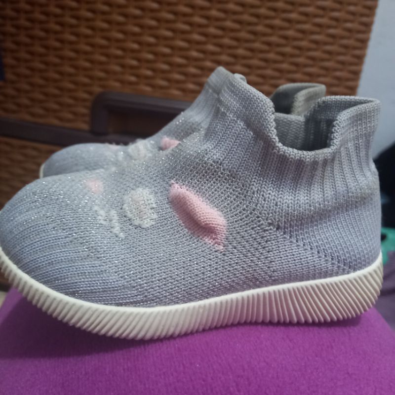 Preloved sepatu cwe little M