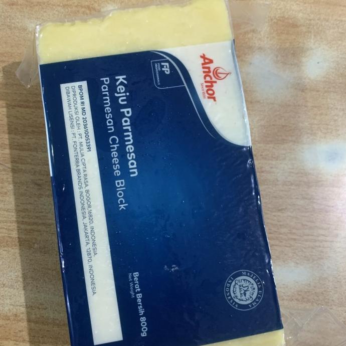 

BAYAR COD Anchor Parmesan 1/2 blok / keju parmesan