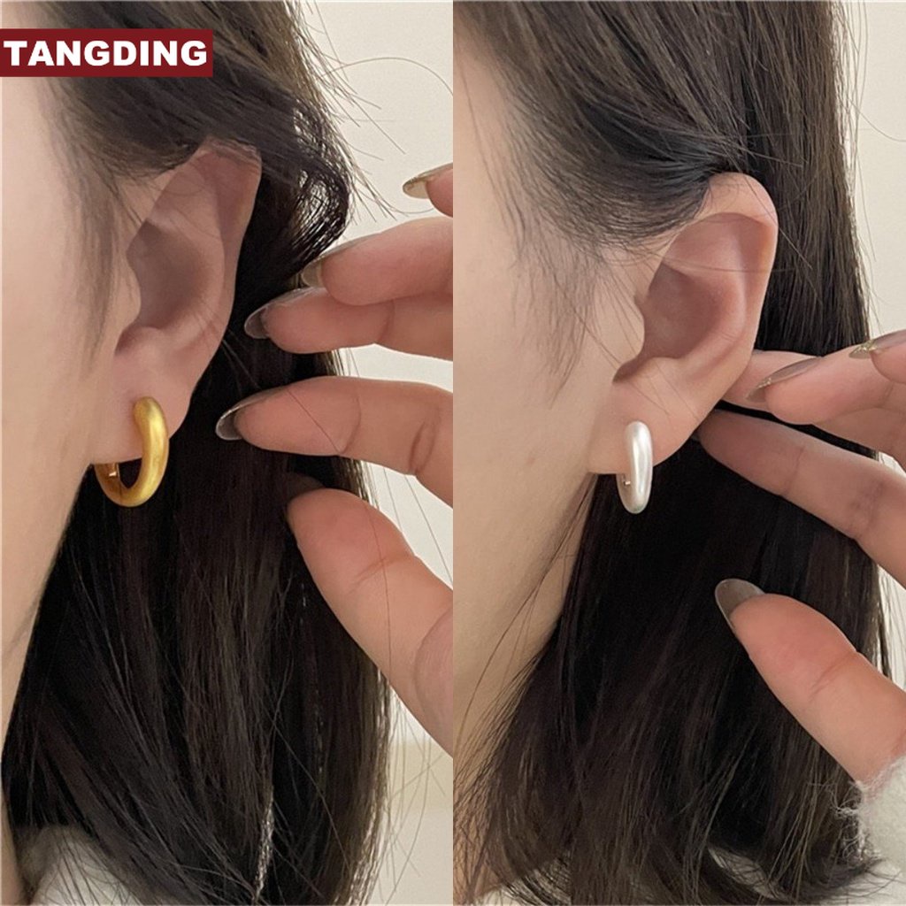 【COD Tangding】Anting Bentuk Bulat Desain Alfanumerik Bahan Metal Warna Emas Untuk Wanita