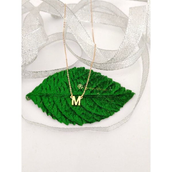Aksesoris Kalung inisial huruf M titanium lapis emas