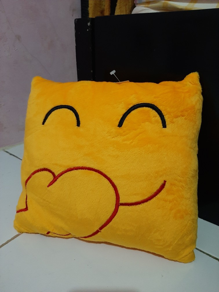 Bantal Smile Kotak / Bulat Emoticon + Gantungan / Bantal Cute / Bantal Kotak