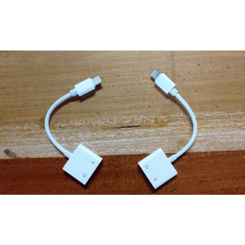 Adaptor Audio 2 In 1 untuk IPhone 12 11 Pro (Mendukung Pengisian Daya, Headset, Mikrofon, Open mic)