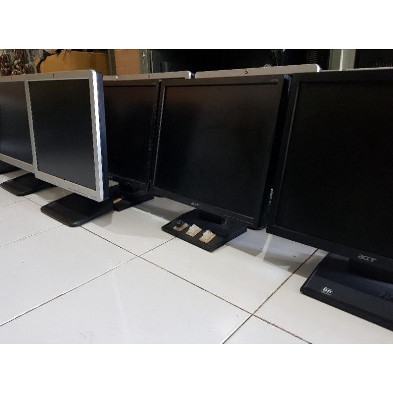 Monitor pc builtup 17&quot; kotak square normal