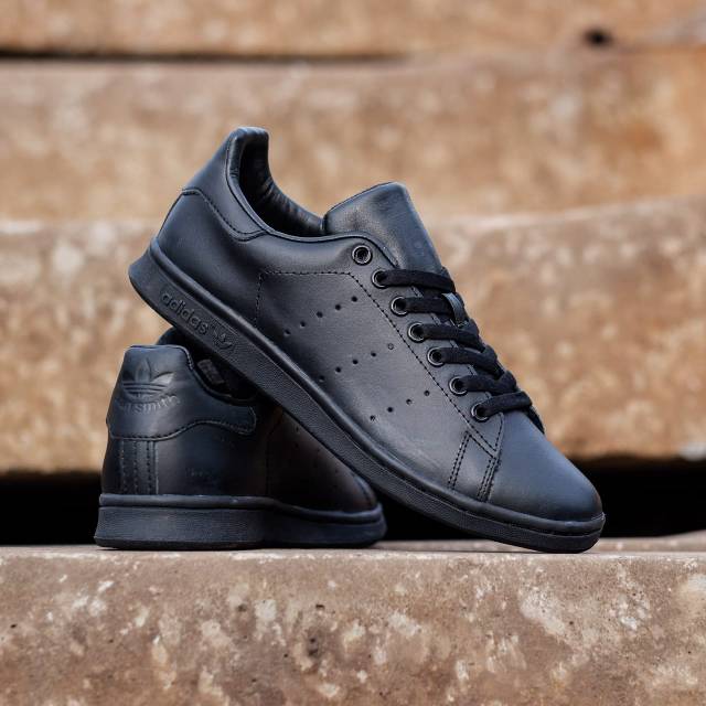 stan smith full black