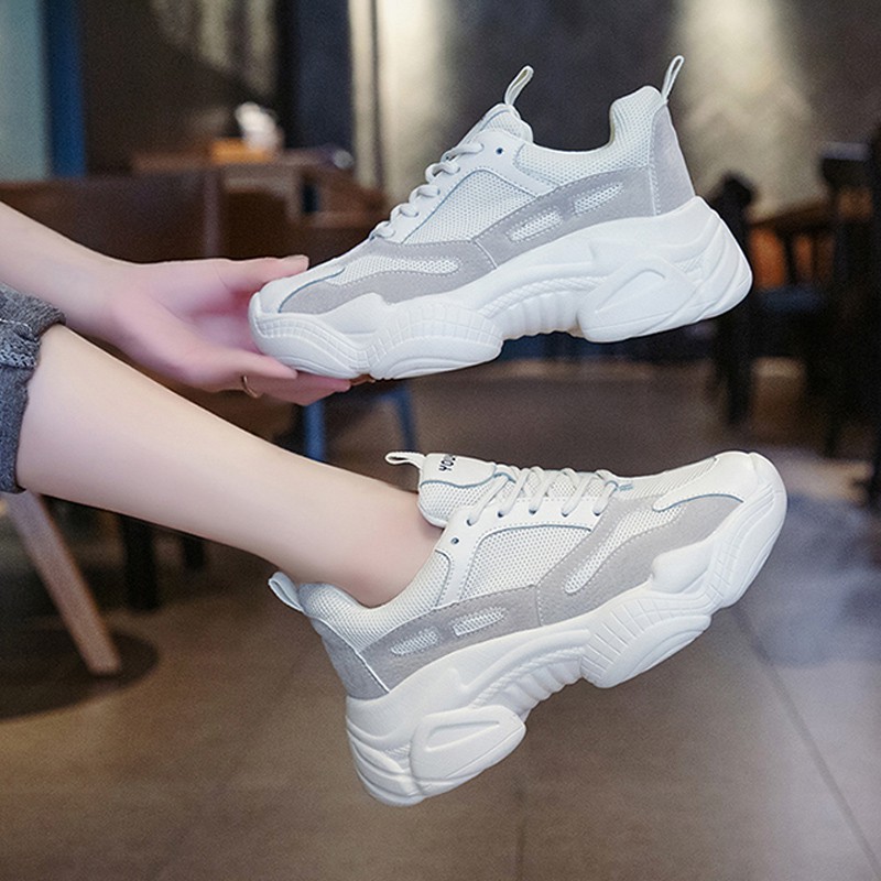 Sepatu Olahraga Wanita terbaru 2020 Warna Hitam Putih Versi Korea