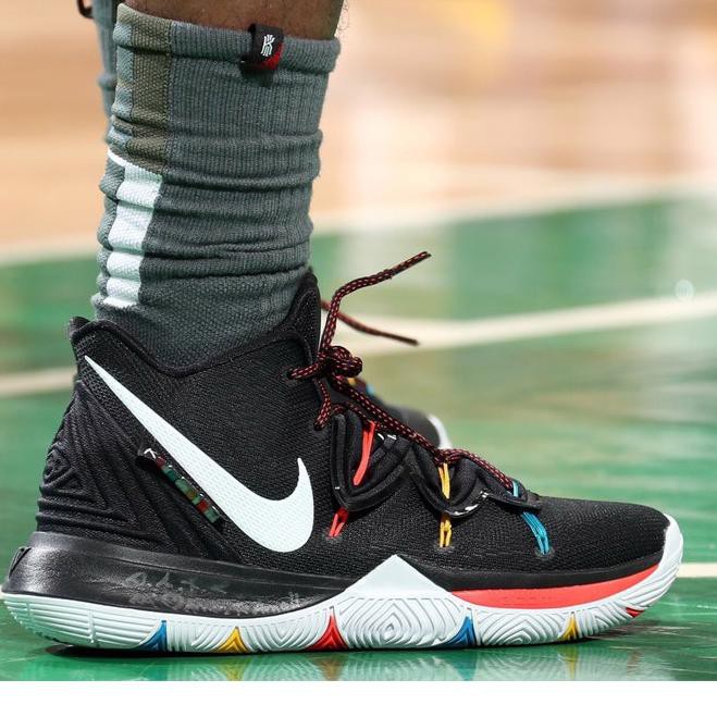 nike kyrie 5 x friends