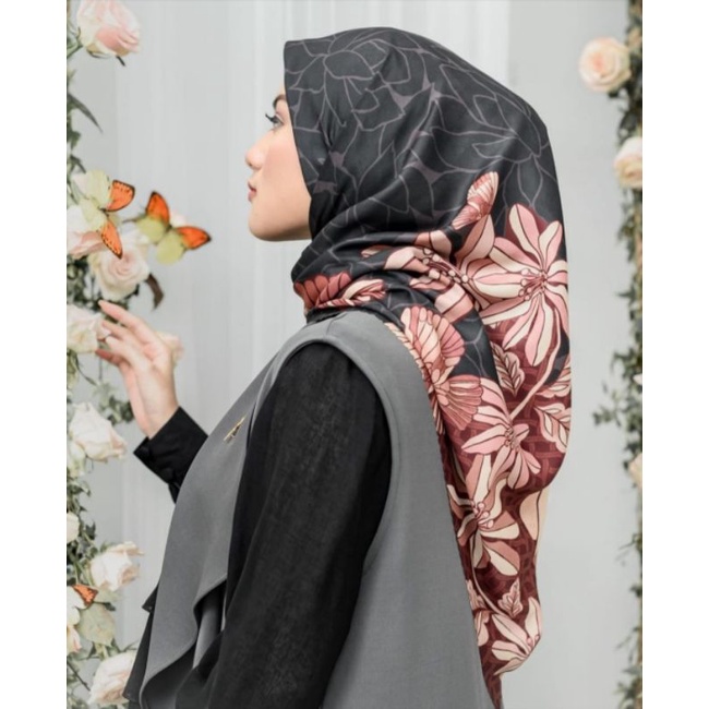 Papillon Scarf in Vanessa