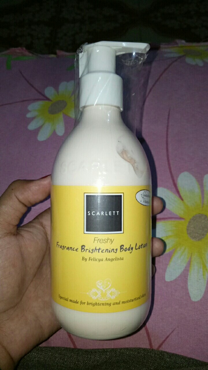 SCARLETT WHITENING BODY LOTION ROMANSA FANTASIA CHARMING | Shopee Indonesia