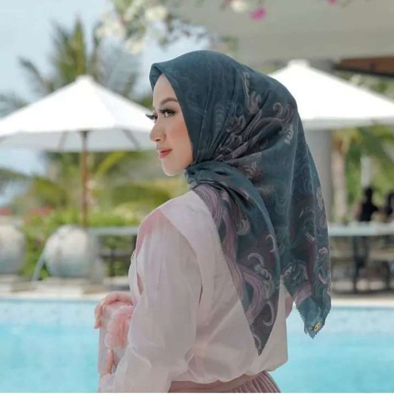 Jilbab Segiempat Voal Motif Tepi Lasercut / Deenay Scarf / buttonscarves
