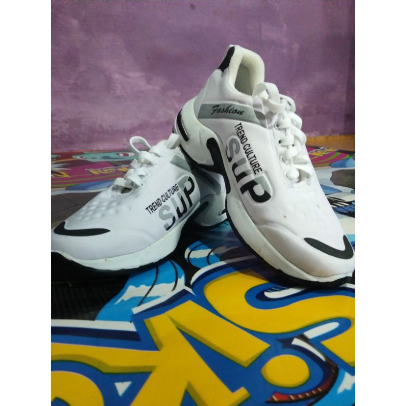 sepatu snakers pria