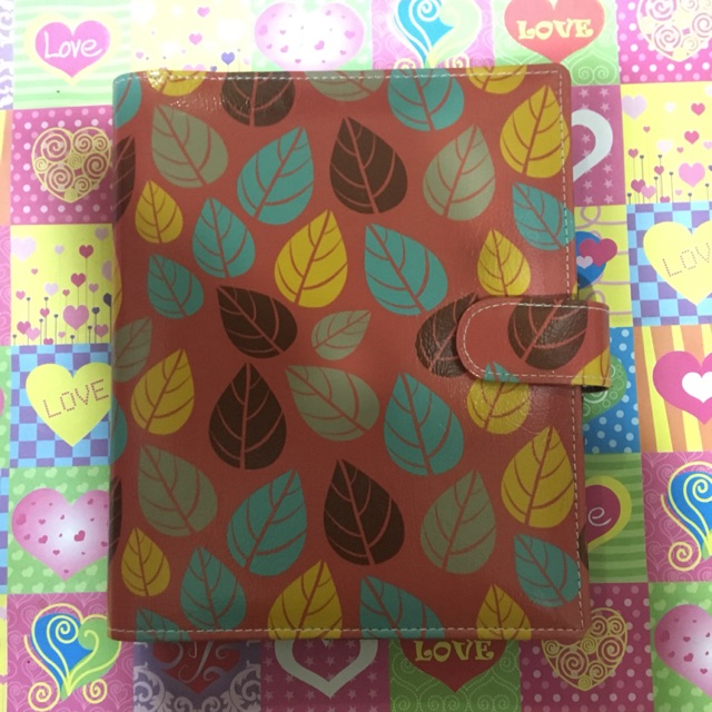 

Binder Printing Daun Pattern Merah