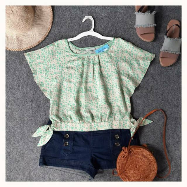 OPAQUE.CLIP Pattern Batwing Crop Top