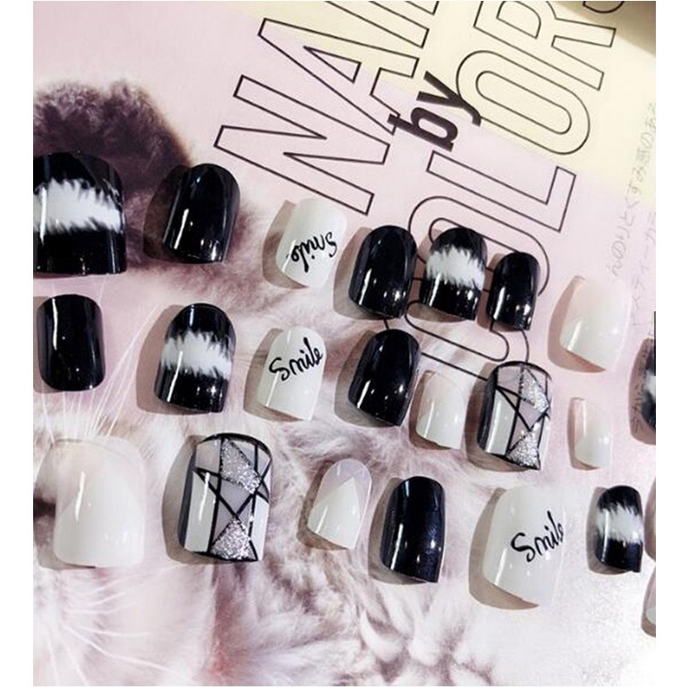 NAIL ART - 24Pcs Kuku Palsu French black white sudah dengan Lem