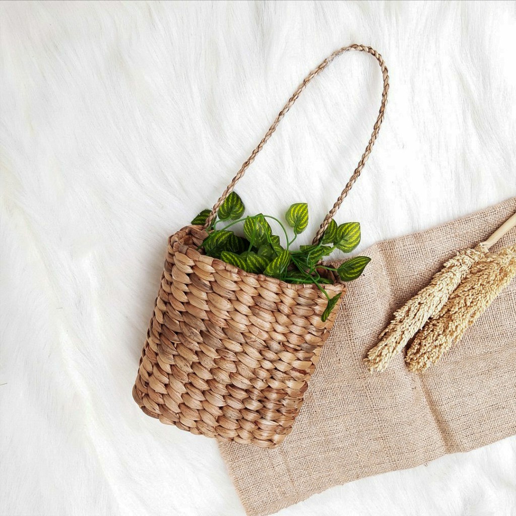 Pot Gantung Anyaman / Pot Tanaman Anyaman / Kerajinan Eceng Gondok