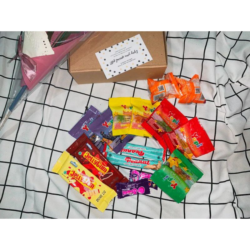 Snack box Giftbox Permen/Yupi/ kado wisuda/ kado ultah