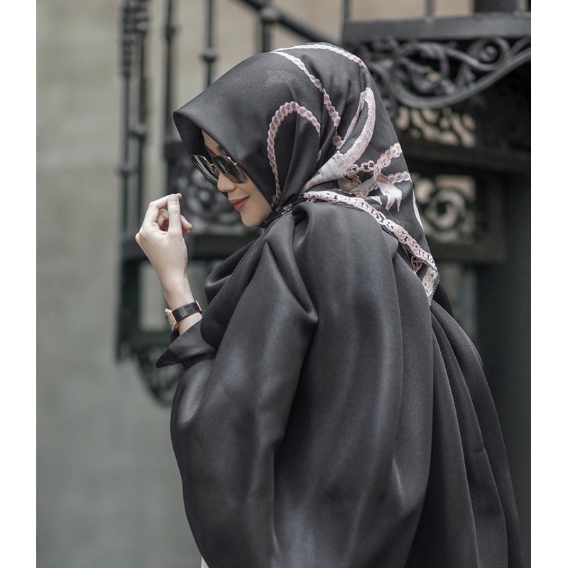 BUTTONSCARVES CHAIN SERIES - BLACK