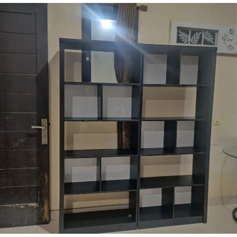 RAK BUKU LEMARI PAJANGAN SEKAT RUANGAN