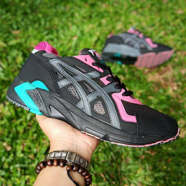 Sepatu premium ASICS DS BLACK