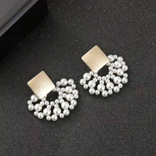 Anting fashion geometri pearl