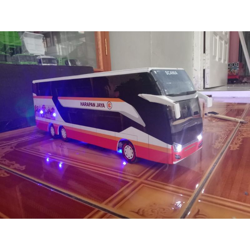 miniatur bus ban bisa belok