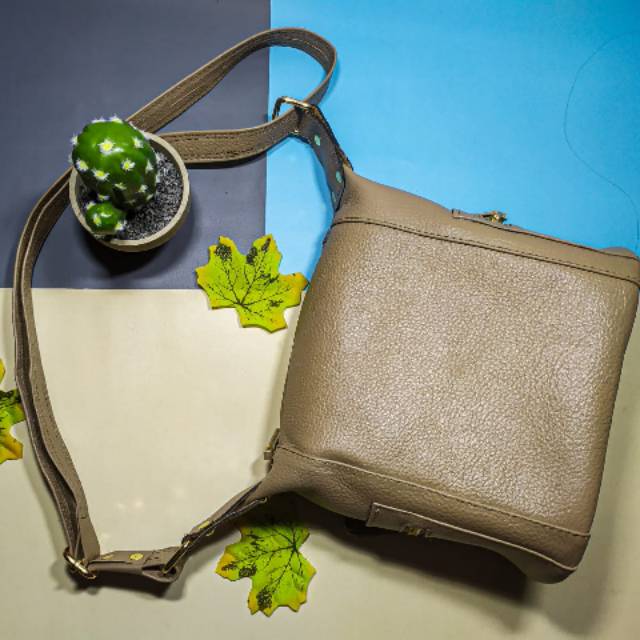 Tas kulit wanita papirut garut