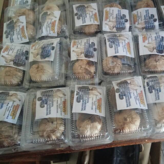 

Bawang Hitam Mak Lukas ( Black Garlic )