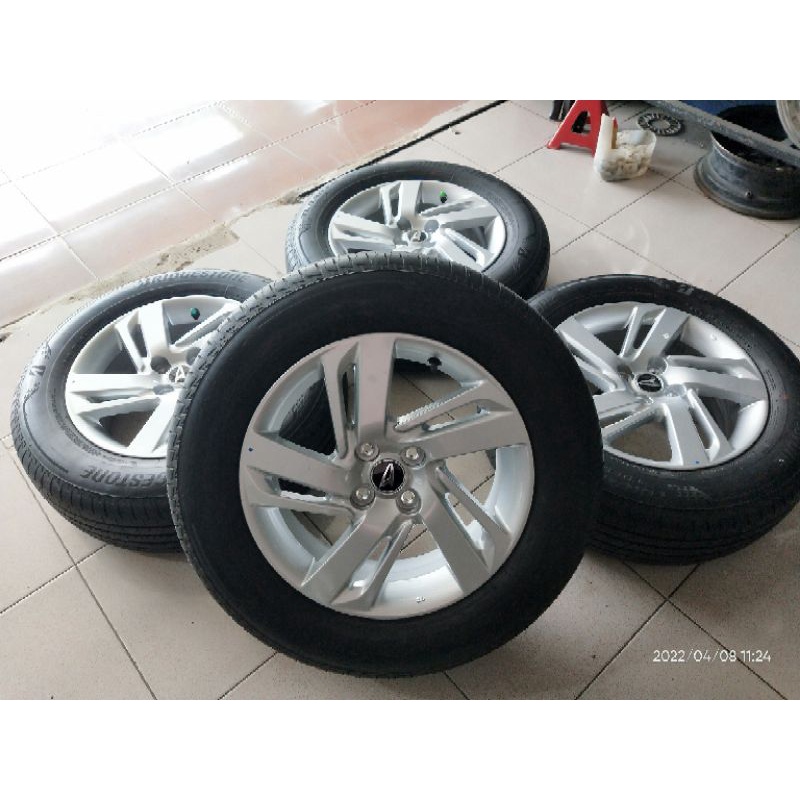 velg mobil seken copotan bekas rocky ring 16 lubang 4 x 100 lebar rata 6 warna silver plush ban bridgestone ukuran 205/65 R16