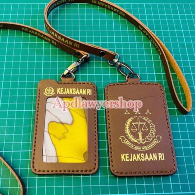 

Name Tag ID Card Tali Kulit KEJAKSAAN RI Dompet Kartu Tali Kulit KEJAKSAAN ORIGINAL PREMIUM