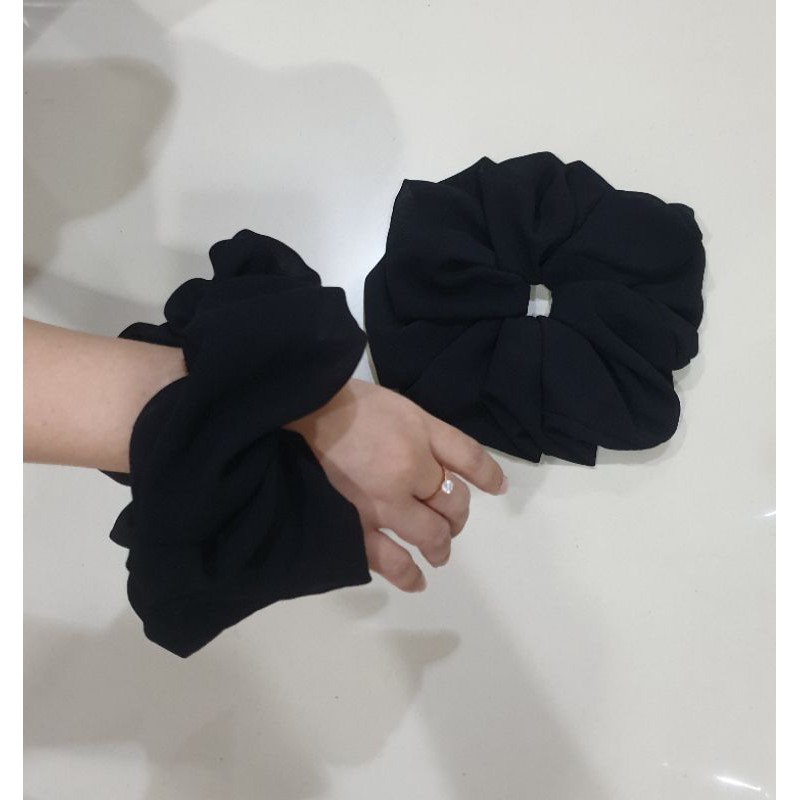 SUPER JUMBO SCRUNCHIE HITAM KUNCIR HIJAB / CEPOL HIJAB