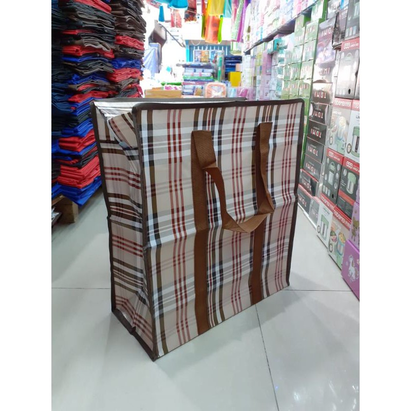 # TAS BAHAN TERPAL PLASTIK NO 3 ( 45 X 50 X 19 CM )