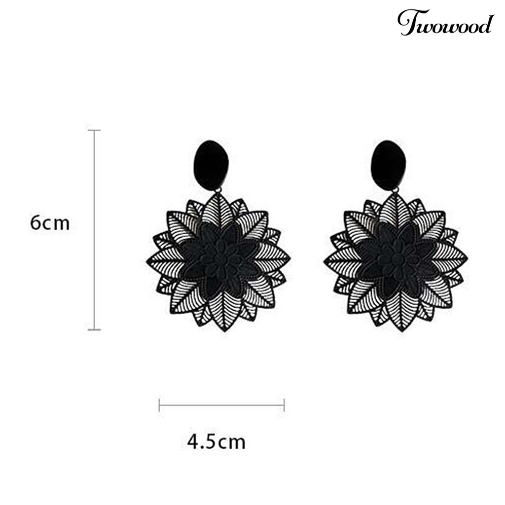 1 Pasang Anting Bentuk Bunga Model Hollow Out Gaya Vintage Untuk Wanita