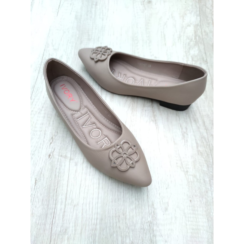 Ivory Sepatu Flat Kerja Wanita T383-87