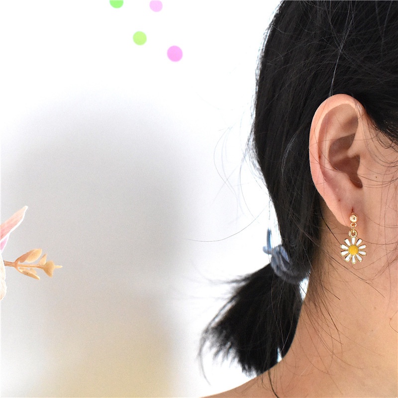 Korea Fashion Little Daisy Earrings Alloy Flower Stud Earrings Manis Wanita Perhiasan Aksesoris