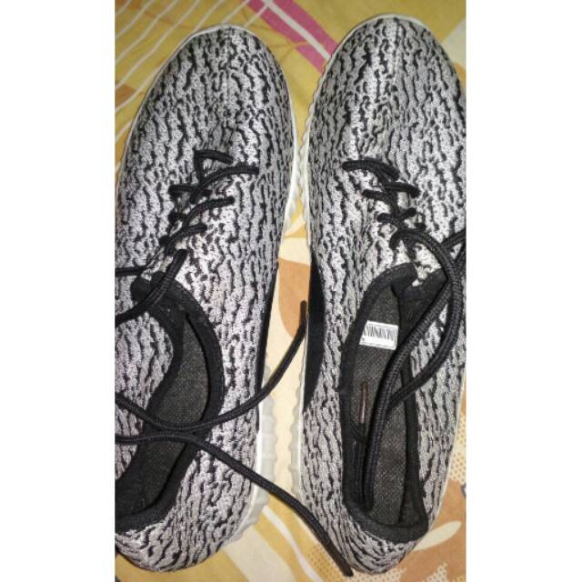 Sepatu Yeezy