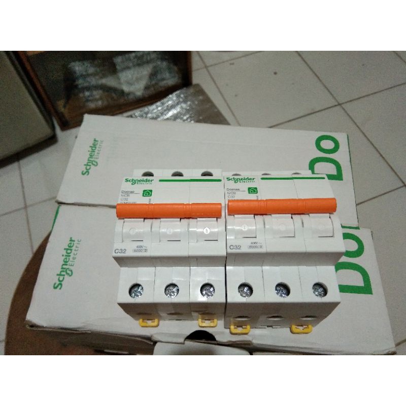 Jual Mcb Domae Phase Ampere Schneider Shopee Indonesia